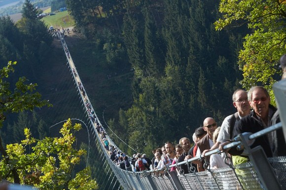 В Германии открыли самый длинный подвесной мост