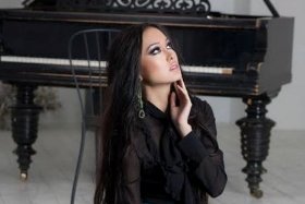 Самая красивая пианистка планеты выступит в Берлине