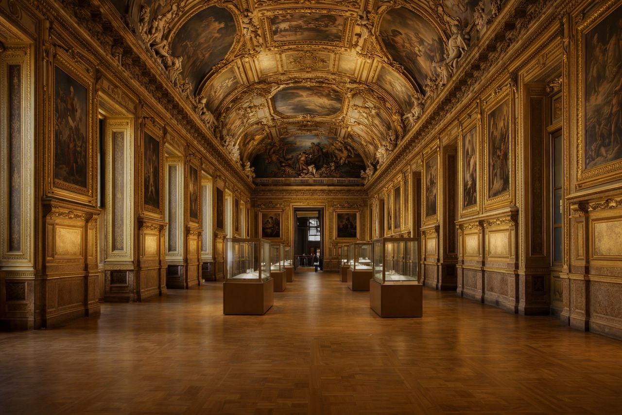 Прокурор Парижа зберігає надію знайти прикраси Лувру