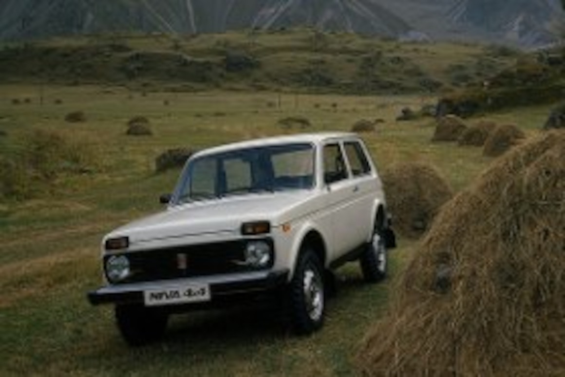 Нива бензин. Лада Нива Тревел 4x4. Lada Niva 2. ВАЗ 2121 И Нива Тревел. Lada Niva Travel 2.