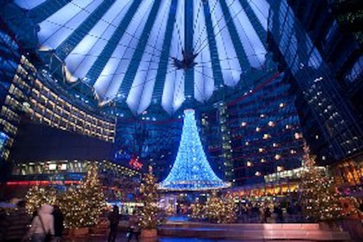 Новый год в берлине. Берлин сони центр на Рождество. Sony Center Берлин на новый год. Potsdamer Platz Рождество. Торговые центры в Берлине новый год.