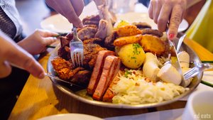 Cемейный бранч по воскресеньям и в праздничные дни с 10:00 до 15:00 в пивной Хофброй в Берлине