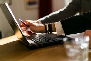 расчет зарплат и выплат по социальному страхованию 