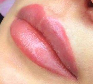 Акварельный татуаж губ