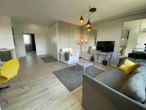 Светлая 2-комнатная квартира на последнем этаже с балконом и парковочным местом в Берлине