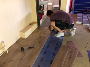 Работы по укладке ламината и винила в Берлине