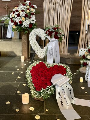 Похоронное агентство НОРД на русском и немецком языках из Гамбурга.