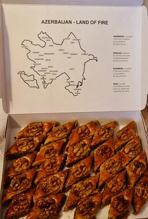  Пахлава в красивой коробке 