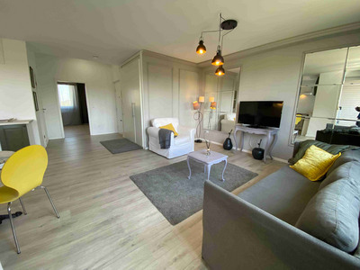 Светлая 2-комнатная квартира на последнем этаже с балконом и парковочным местом в Берлине