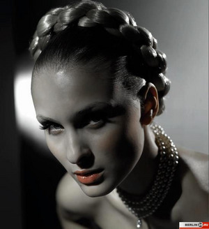 Beauty Lounge by Elena Krugel﻿ Ritterstr. 41 10969 Berlin Tel. 615 15 05