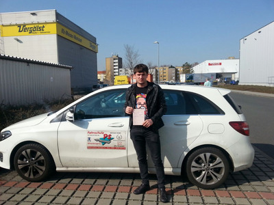 Михаил сдал сегодня 09.04.2018 на категорию B.)))