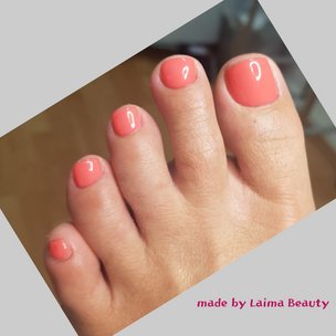 Педикюр с шеллаком (гель лаком) в салоне красоты Laima Beauty.