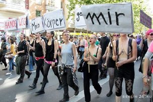 В БЕРЛИНЕ СОСТОЯЛСЯ МАРШ ШЛЮХ