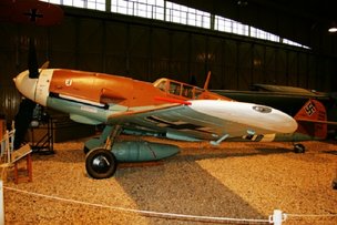 Стоит в ангаре „мессершмитт“…