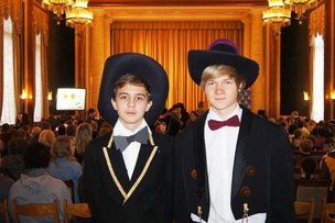 «Мы к вам приехали на час. Привет, Бонжур, Хелло...»