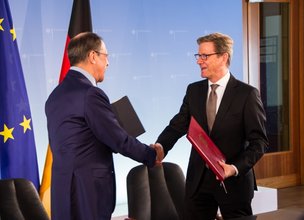 Доктор Эрнст-Йорг фон Штудниц: «Есть те, кто мыслит по-иному. Наша позиция по отношению к России известна»