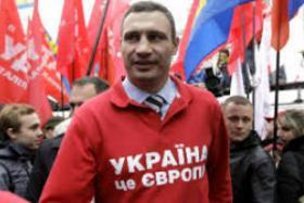 Кличко в Берлине: Меркель старается всех помирить?