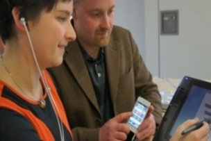 Смартфон научился управлять слуховым аппаратом