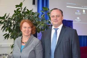 «Посиделки» на диване с ... Послом