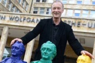 400 фигур Гёте украсили Франкфуртский университет