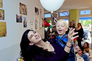 100-MAL WARUM: фотовыставка в Берлине