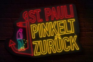 Стены, писающие на людей