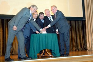 «Cолдаты, c кровавых не пришедшие полей …»