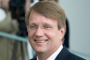 «Петербургский диалог»: новый председатель и новый устав