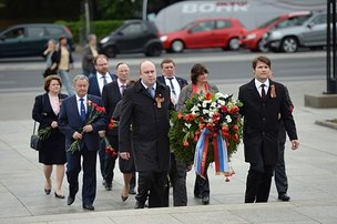 Любовь Глебова приняла участие в возложении цветов к мемориалу в Тиргартене