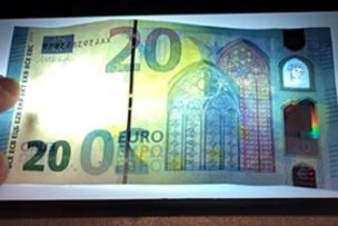 Новая двадцатка вводится в обращение