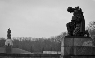 День Неизвестного Солдата в Берлине