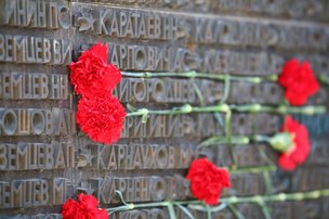 С великим праздником Победы!