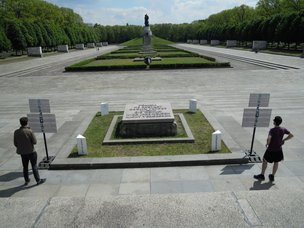 «Солдатские имена на Братских могилах» Трептов-парк 9 мая 2017 г.