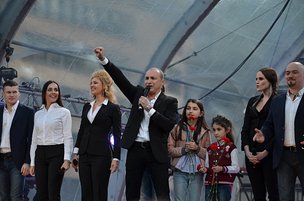 Берлин: песни войны во имя мира 