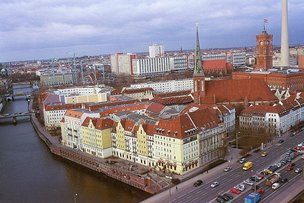 В Берлине на один памятник стало больше