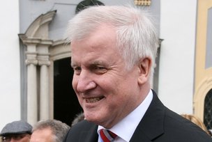 Зеехофер намерен подать в отставку