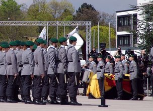 Немцы хотят в армии служить