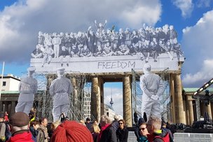 Праздник закончился, а улицы всё ещё перекрыты