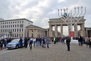 Cамая большая ханукия в Европе - у Бранденбургских ворот