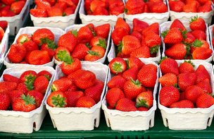 Клубника ждать не будет!