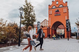 Экстра-скидки, шоппинг по воскресеньям, розыгрыш подарочных карт – все в Designer Outlet Berlin