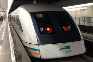 Поезд на магнитной подушке «возвращается»…