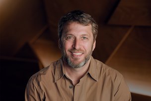 ГЕНЕРАЛЬНЫЙ ДИРЕКТОР БРЕНДА KARTINA.TV. АНДРЕЙ РЕЙХ: «ВОТ УЖЕ 17 ЛЕТ ДЕЛАЕМ ВЕЧЕРА УЮТНЕЕ»