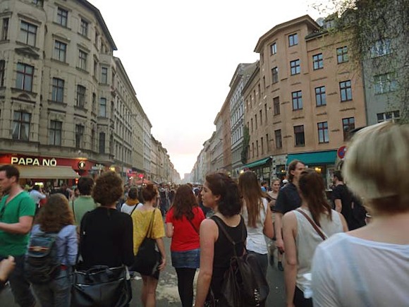 «КРАСНЫЕ ДЬЯВОЛЫ» в центре Берлина. Конец капитализму?