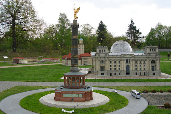 Modellpark в Берлине: загляни в окно миниатюрного Рейхстага