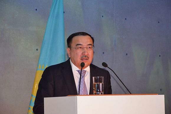 Казахстан принимает поздравления
