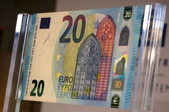 Новые «20 евро» представили Европе