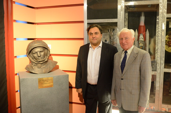 Бюст первого в мире космонавта Юрия Гагарина установлен в Берлине