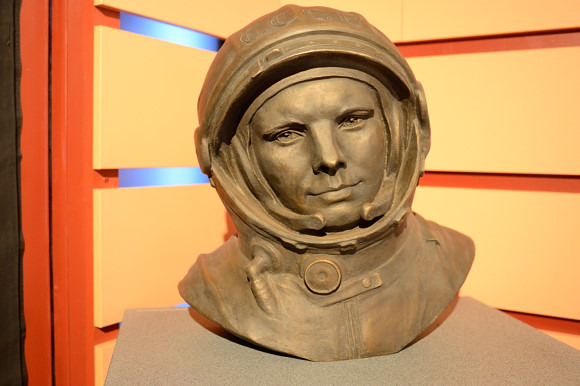 Бюст первого в мире космонавта Юрия Гагарина установлен в Берлине