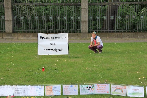 Акция «Солдатские имена на Братских могилах» 8-9 мая 2016 на мемориале Трептов-парк